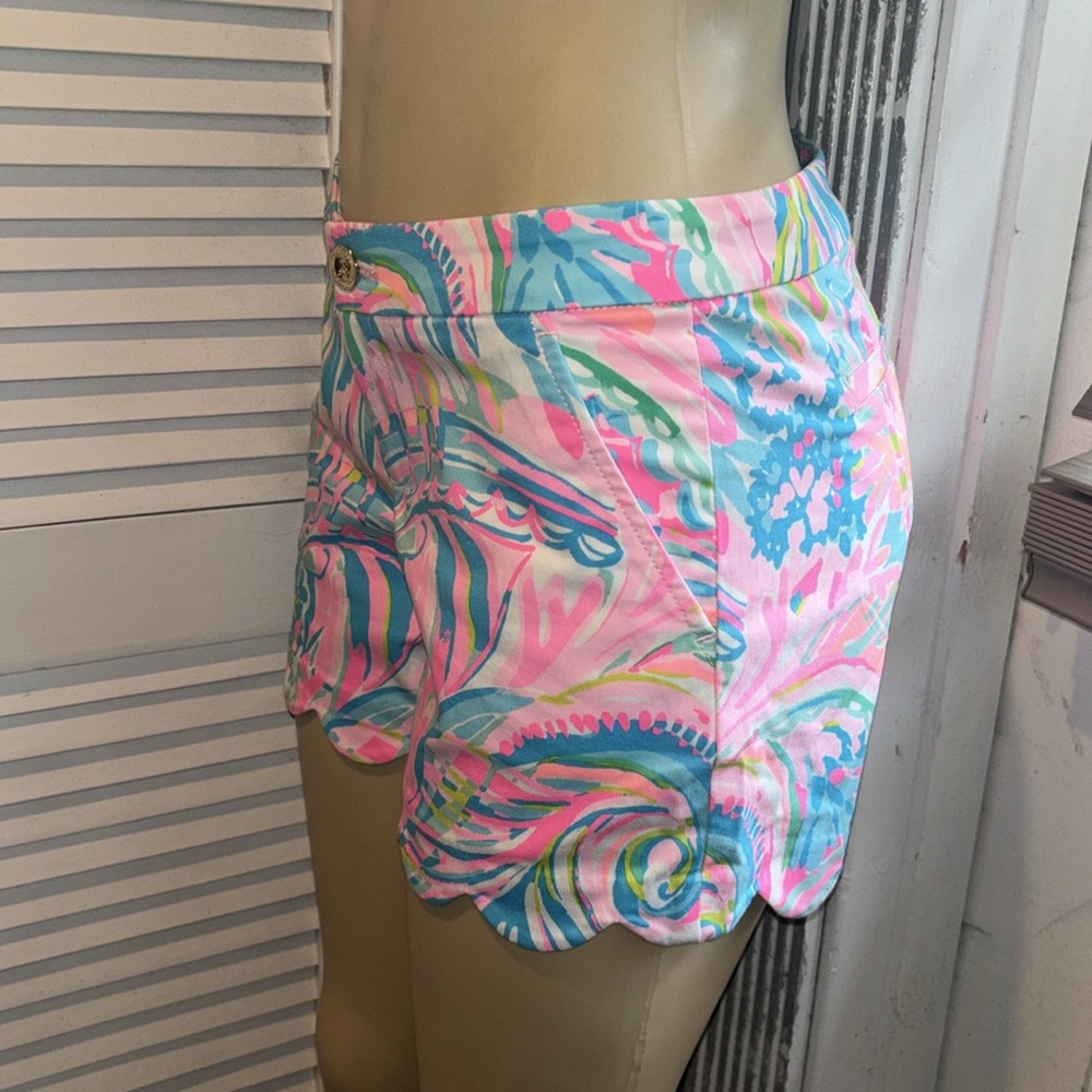 LILLY PULITZER BUTTERCUP STRETCH SHORTS , MULTI CARNIVAL CORAL size 4 - Picture 2 of 6